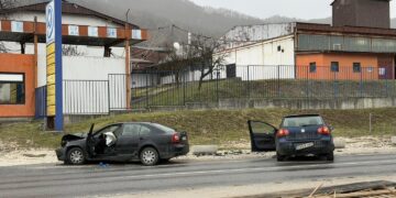 Teška saobraćajna nesreća u Semizovcu, dvije osobe prevezena na KCUS!