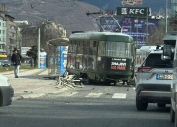 Drama u Sarajevu: Tramvaj iskočio iz šina, ima povrijeđenih