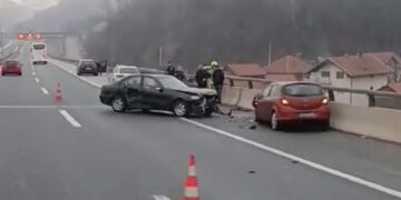 Sudar četiri vozila na autoputu A1 kod Kaknja, saobraćaj usporen