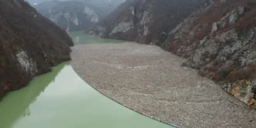 Ekološka katastrofa u Višegradu: Drina pretrpana smećem, otpad stiže i iz Srbije i Crne Gore