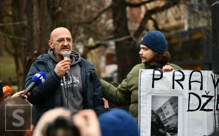 Otac preminule Džejle Drapić se obratio na protestu: Svu ovu djecu ubio je sistem