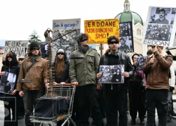 Studenti Akademije likovnih umjetnosti na protestima: “Smrt nije ničiji politički poen! Sjašite!”