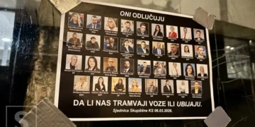 U Sarajevu se pojavili plakati: “Oni odlučuju – da li nas tramvaji voze ili ubijaju”