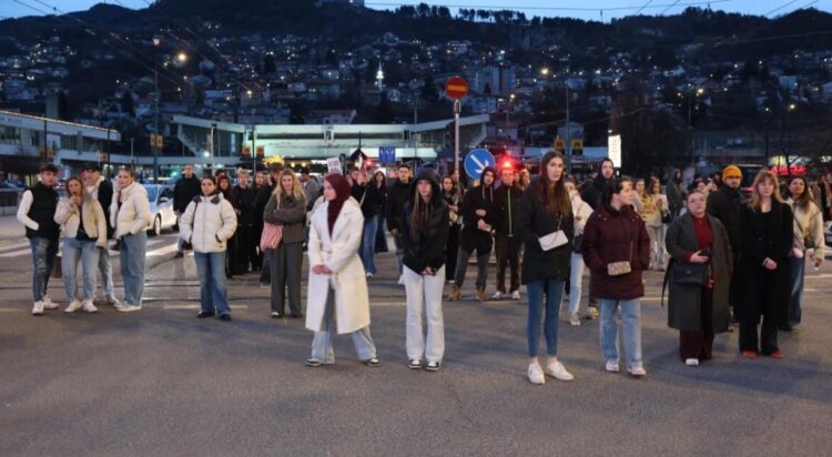 Hiljade građana na protestima u Sarajevu odalo počast Erdoanu Morankiću, od vlasti zatražena odgovornost i ostavke