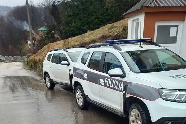 Sramna krađa iz mesdžida kod Travnika: Ukradene vreće peleta namijenjene za grijanje mekteba