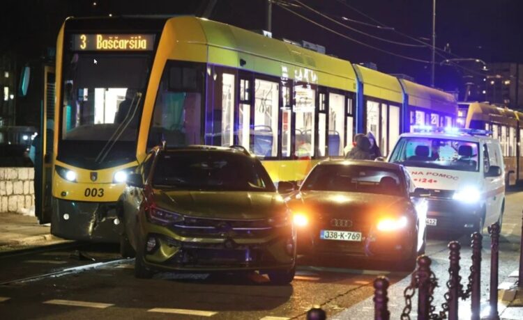 Sarajevo: Vozač tramvaja koji je sinoć učestvovao u saobraćajnoj nesreći vozio drogiran i sa isteknutom dozvolom