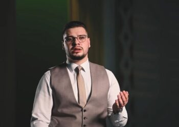 Nova ilahija Alija Gljive „Nisi sama“ emotivna posveta majci i njenoj dovi (VIDEO)