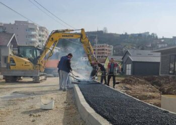 Počelo asfaltiranje trotoara na saobraćajnici od ulice Bogumilska do regionalne ceste R445