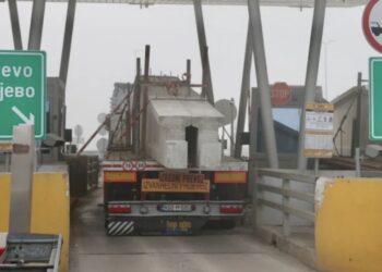 Sudar dva kamiona na ulazu na autoput kod Podlugova