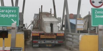 Sudar dva kamiona na ulazu na autoput kod Podlugova