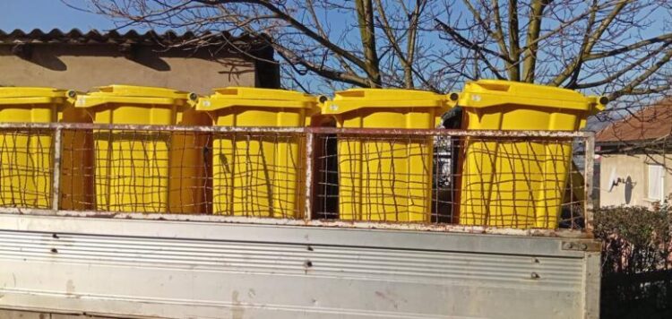 Podijeljeno 150 kanti za selektivno odlaganje otpada na Vlaškovu i Karauli