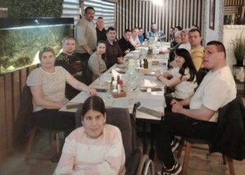 Toplina i dobrota na zajedničkom iftaru: Lijep gest prijatelja Udruženja „Budi mi drug“