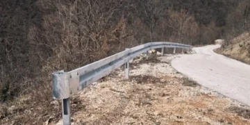 Postavljena zaštitna ograda na serpentinama prema Koritima u MZ Ljubina