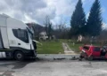 Teška saobraćajna nesreća kod Tuzle: Povrijeđena osoba prevezena u UKC