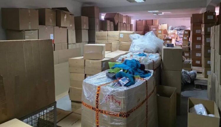 Od osobe iz Lukavca zaplijenjeno više od 13.000 proizvoda za internet prodaju