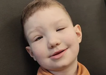 Dječak Loris (4) boluje od rijetkog genetskog oboljenja, sakuplja se novac za nastavak njegovog liječenja