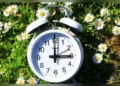 Počelo ljetno računanje vremena: Kazaljke pomjerene unaprijed, dani postaju duži