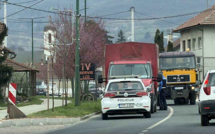 Ilijaš: Sudar dva vozila u ulici Bosanski put, bez povrijeđenih