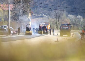 Počeli radovi na asfaltiranju prostora u Brezi