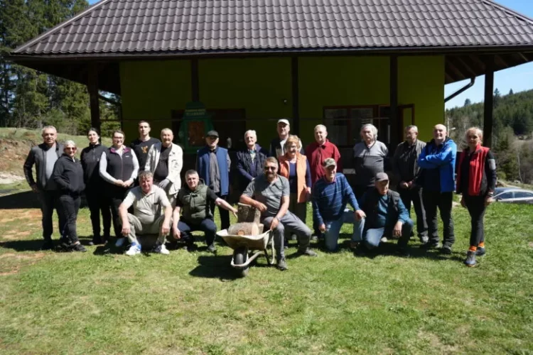 Planinari PD „Bijambare“ obilježili Dan planete Zemlje radom, zajedništvom i brigom o prirodi