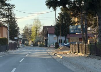Radovi u Podlugovima izazvali nezadovoljstvo: Građani pitaju gdje je zapelo (FOTO)