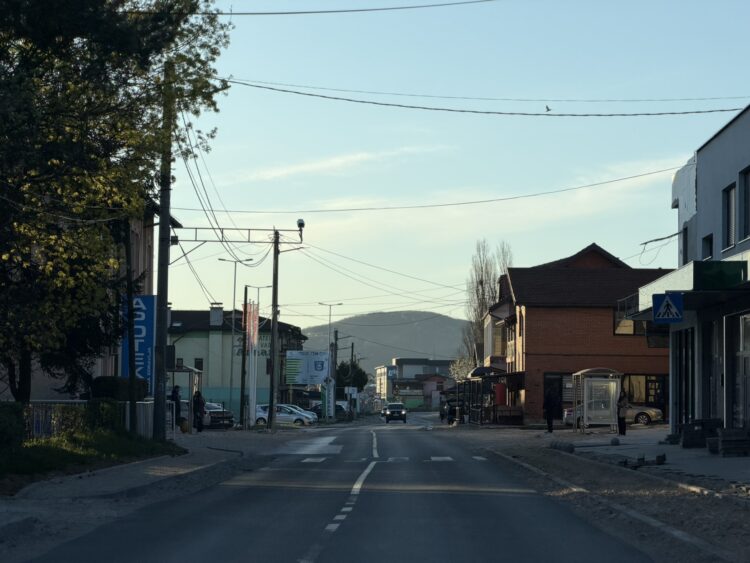 Radovi u Podlugovima izazvali nezadovoljstvo: Građani pitaju gdje je zapelo (FOTO)
