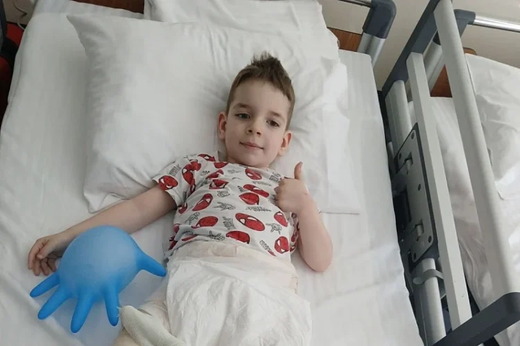 Sakuplja se pomoć za dječaka Medina Mehinagića (5) koji je onkološki pacijent i boluje od Perthesove bolesti