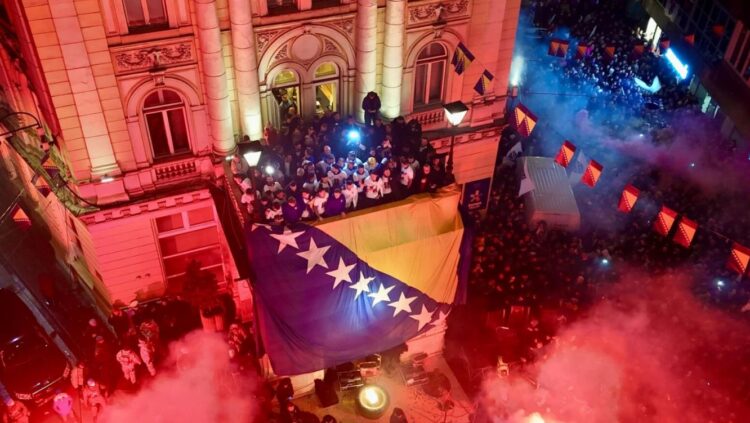 Sarajevo je sinoć izgledalo veličanstveno, desetine hiljada ljudi na slavlju s nogometašima BiH