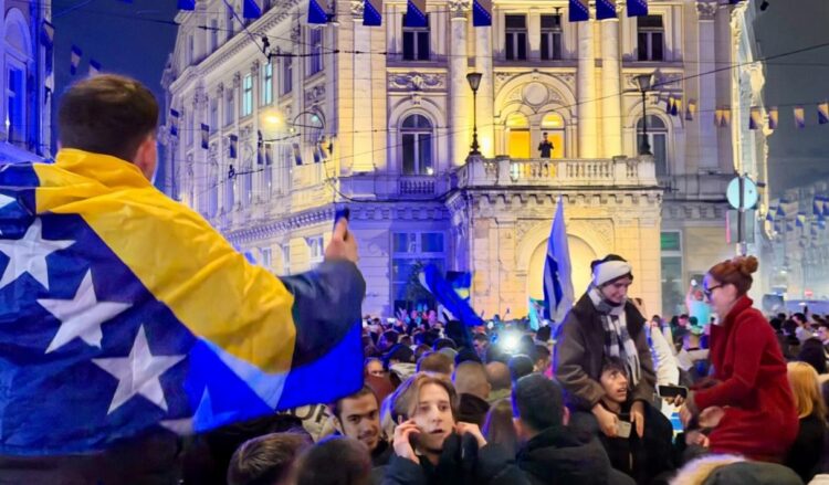 Sarajevo je sinoć izgledalo veličanstveno, desetine hiljada ljudi na slavlju s nogometašima BiH