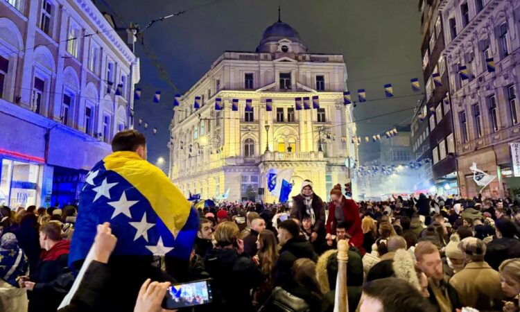 Sarajevo je sinoć izgledalo veličanstveno, desetine hiljada ljudi na slavlju s nogometašima BiH