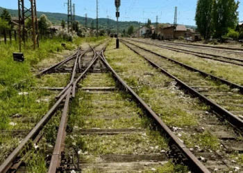Upozorenje građanima uz pružni pojas na području općine Ilijaš: Ne približavati se pruzi zbog tretiranja herbicidima