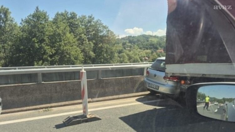 Saobraćajna nesreća na autoputu kod Podlugova