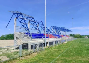 Obrušio se dio krovne konstrukcije na stadionu u Brčkom, izbjegnuta tragedija