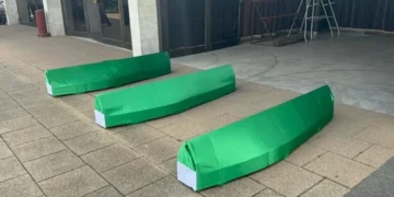 Tuzla: Obavljen ispraćaj tabuta civilnih žrtava iz Bratunca, dženaza 12. maja u Veljacima