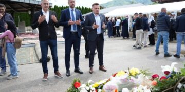 Održana kolektivna dženaza žrtava genocida u Bratuncu: Prisustvovao i načelnik Amar Dovadžija