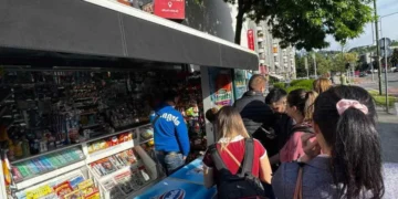 Stigle nove ture Panini sličica: Redovi ispred trafika u Sarajevu