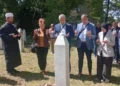 Povodom Dana škole: Učenici, rukovodstvo OŠ „Hašim Spahić“ i porodica rahmetli komandanta odali počast na šehidskom mezarju u Brezi