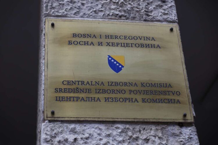 Utvrđena lista od 11.998 kandidata za predsjednika i zamjenika predsjednika biračkih odbora