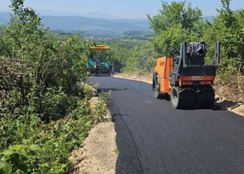 Počeli radovi na asfaltiranju lokalnog puta Popovići – Gaj
