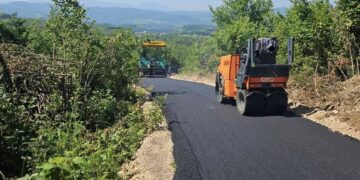 Počeli radovi na asfaltiranju lokalnog puta Popovići – Gaj