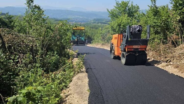 Počeli radovi na asfaltiranju lokalnog puta Popovići – Gaj