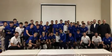 Džeko i Kolašinac uručili posebne poklone za sve reprezentativce pred put u St. Louis