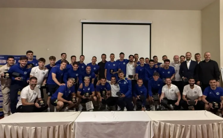 Džeko i Kolašinac uručili posebne poklone za sve reprezentativce pred put u St. Louis
