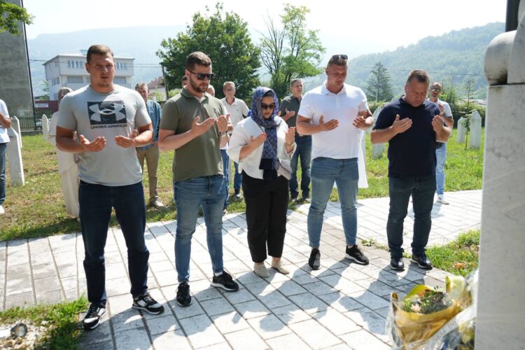 Obilaskom šehitluka i spomen-obilježja odata počast braniocima Misoče