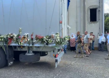U Potočare stigli tabuti s posmrtnim ostacima 10 žrtava genocida u Srebrenici