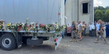 U Potočare stigli tabuti s posmrtnim ostacima 10 žrtava genocida u Srebrenici