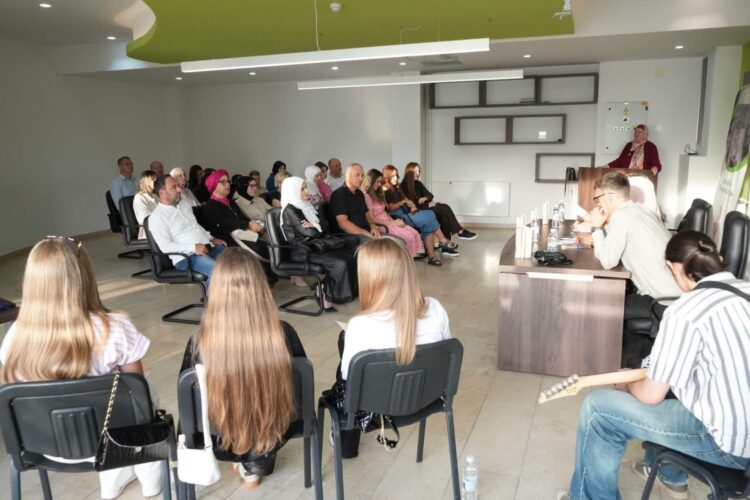 Promocija romana “Ostani i kad riječi utihnu” okupila ljubitelje lijepe riječi u Ilijašu
