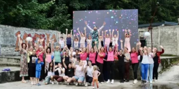 Odlična atmosfera na Zumba večeri u okviru IX VAART Festivala: FitZona Vareš spojila edukaciju, sport i zabavu