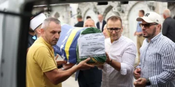 U Kozarcu klanjana kolektivna dženaza: Pet žrtava zločina iz 1992. pronašlo konačni smiraj