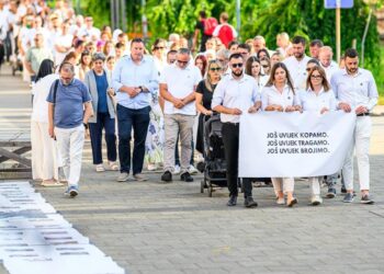 „Krik iz zemlje“ odjeknuo Ilijašem: Memorijalni program u znak sjećanja na žrtve genocida u Srebrenici